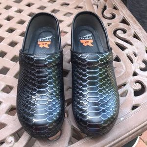 Dansko xp slip resistant clogs